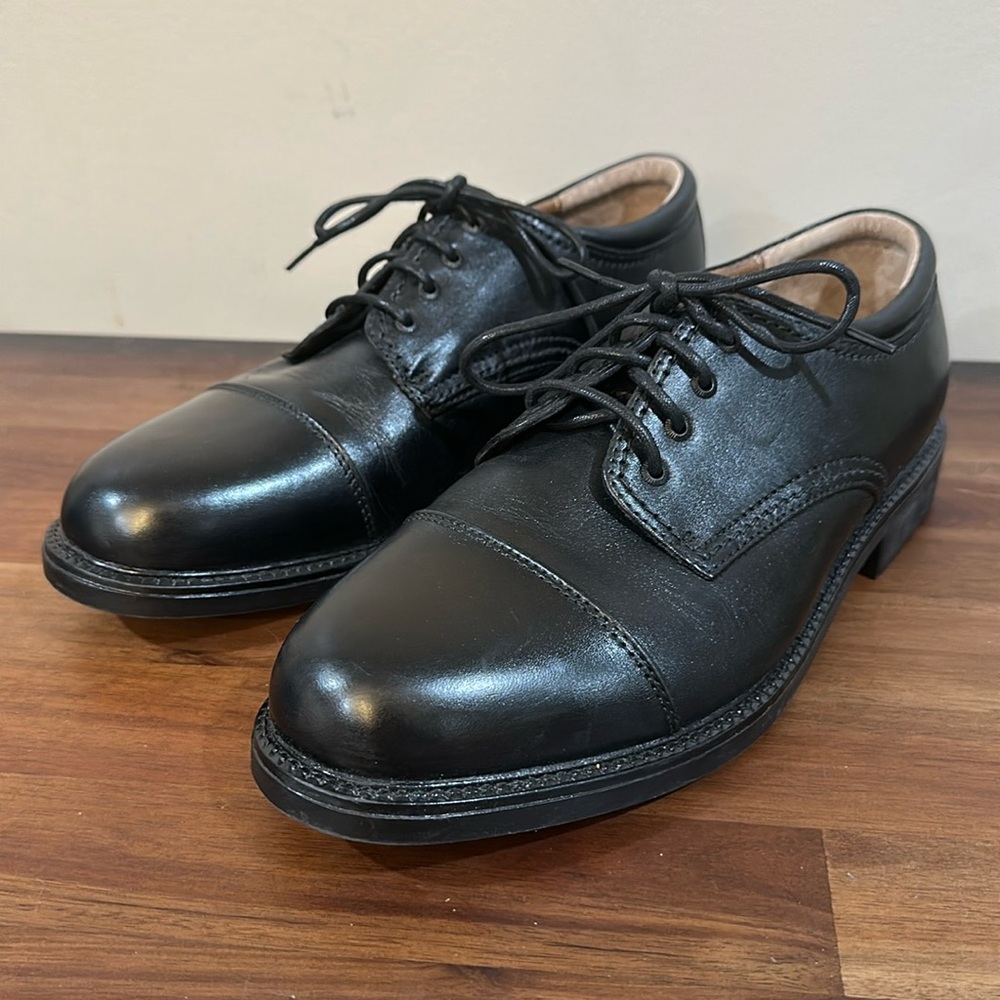 Dockers black leather lace-up oxfords - men’s size 10W